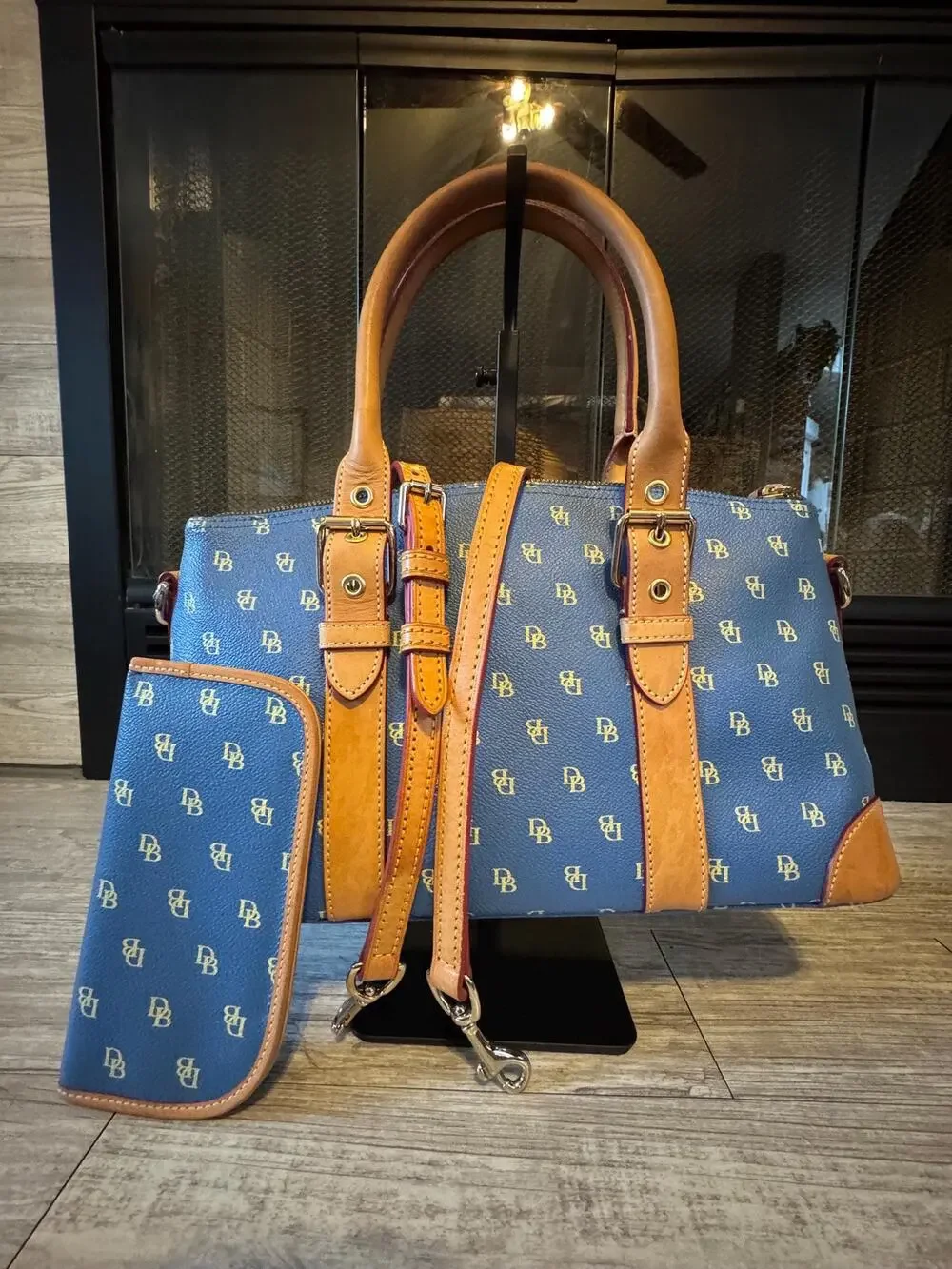 Dooney Bourke blue and natural leather Monogram handbag with strap vintage